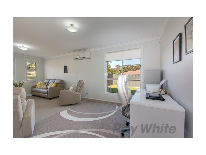 16 Clarkstone Avenue, Cameron Park NSW 2285