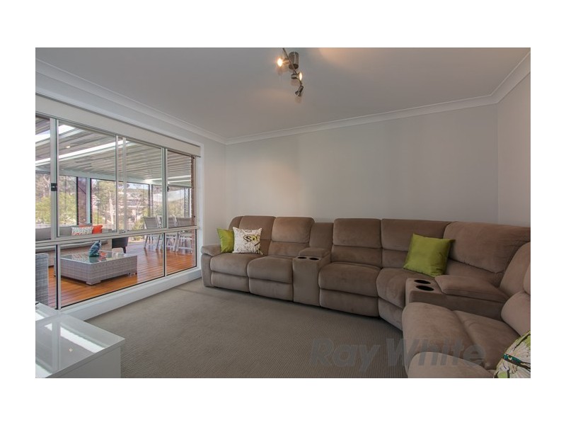16 Clarkstone Avenue, Cameron Park NSW 2285