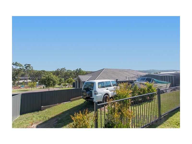 16 Clarkstone Avenue, Cameron Park NSW 2285