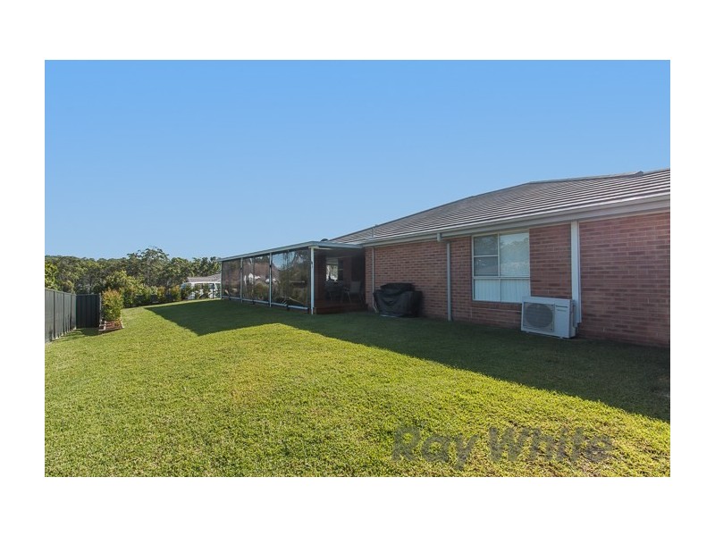 16 Clarkstone Avenue, Cameron Park NSW 2285