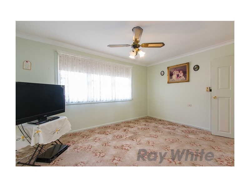 5 Pine Place, Gateshead NSW 2290