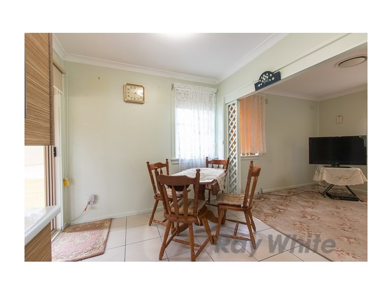 5 Pine Place, Gateshead NSW 2290