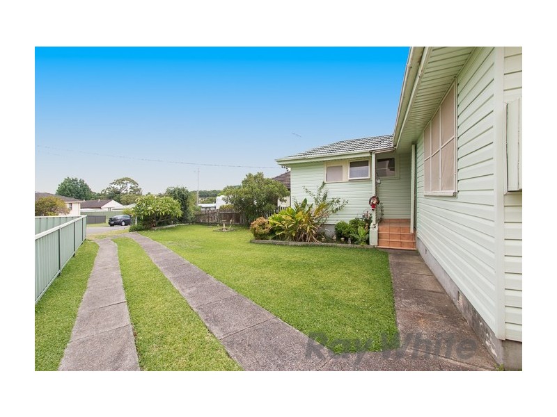 5 Pine Place, Gateshead NSW 2290