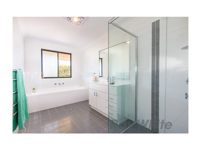 27 Jupiter Circuit, Cameron Park NSW 2285