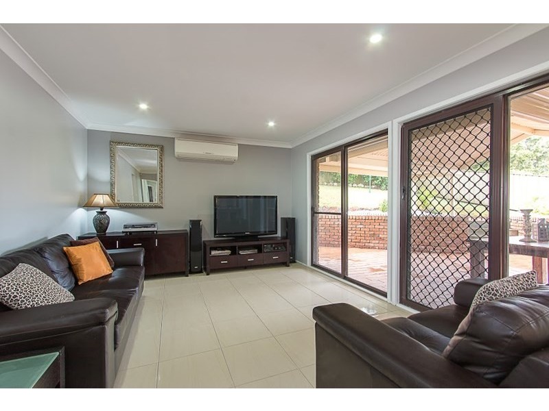 14 Woodside Drive, Eleebana NSW 2282