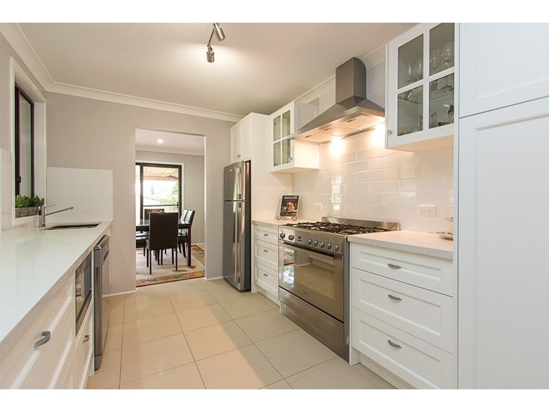 14 Woodside Drive, Eleebana NSW 2282