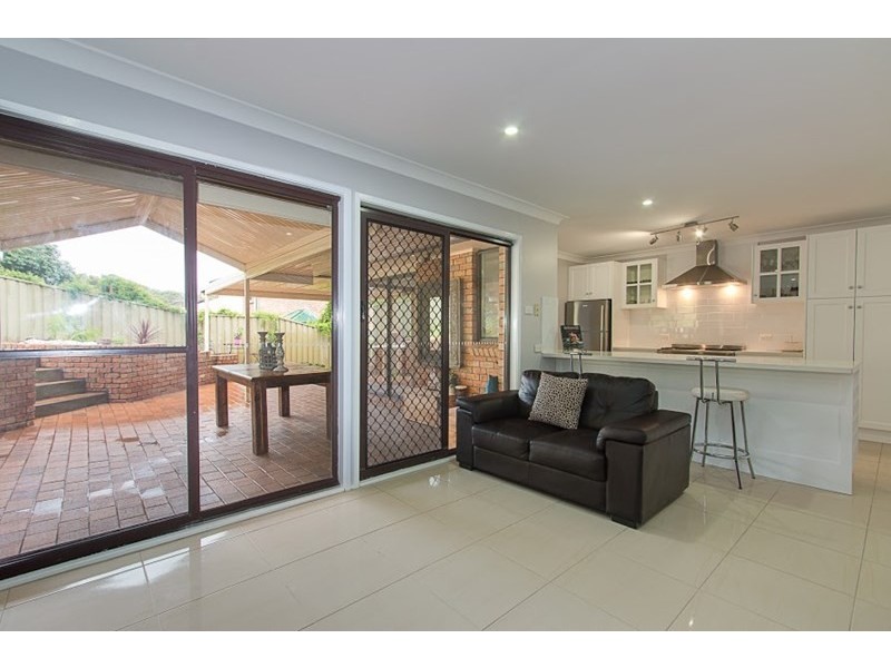 14 Woodside Drive, Eleebana NSW 2282