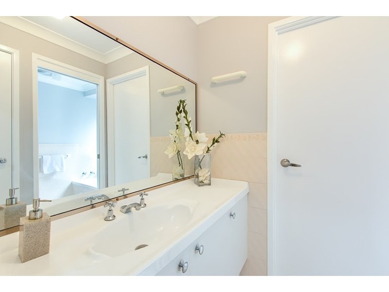 14 Woodside Drive, Eleebana NSW 2282