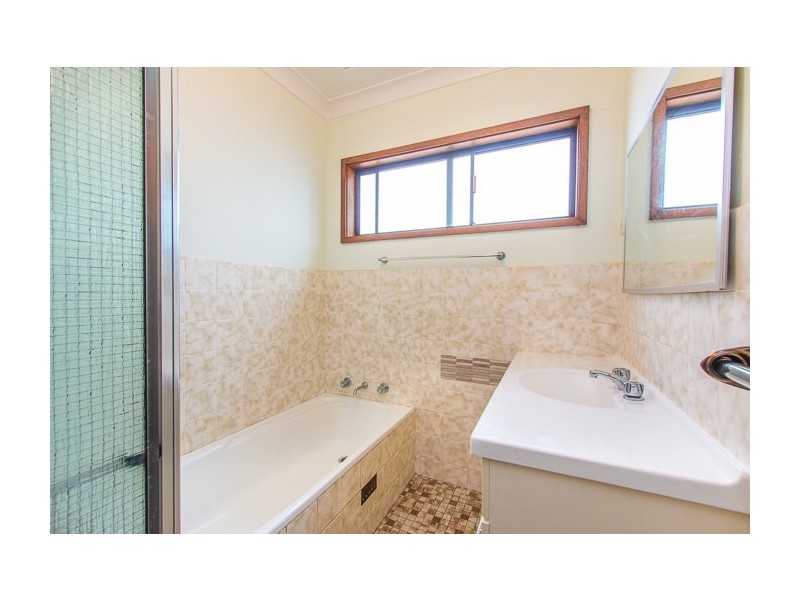 13 Calverton Crescent, Belmont North NSW 2280