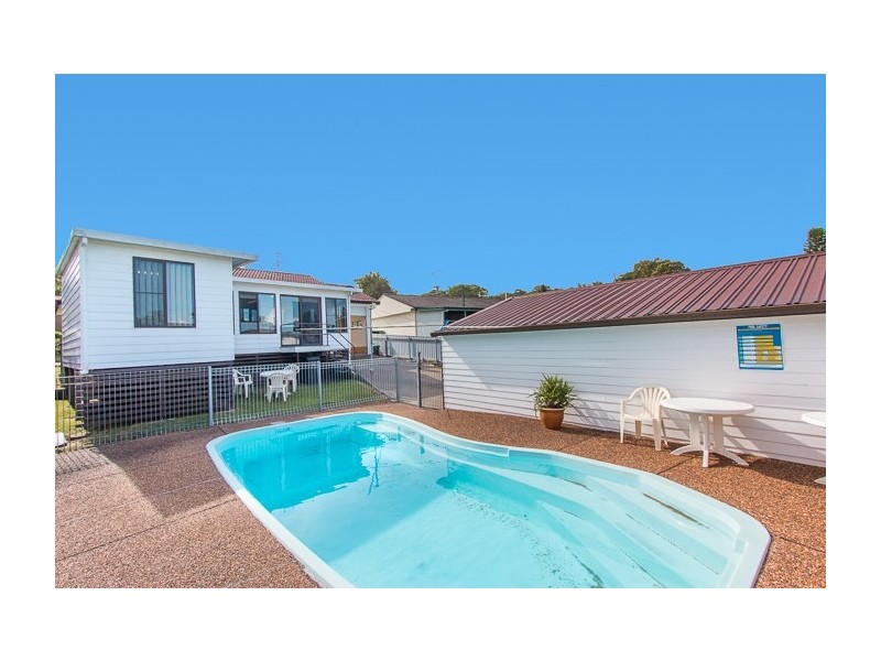 13 Calverton Crescent, Belmont North NSW 2280