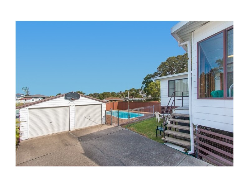 13 Calverton Crescent, Belmont North NSW 2280