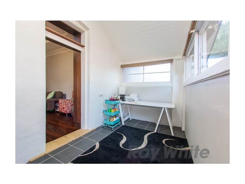 8 Kitchener Parade, Mayfield East NSW 2304