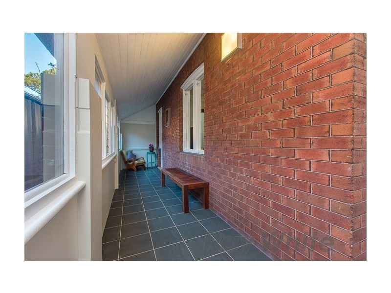 8 Kitchener Parade, Mayfield East NSW 2304