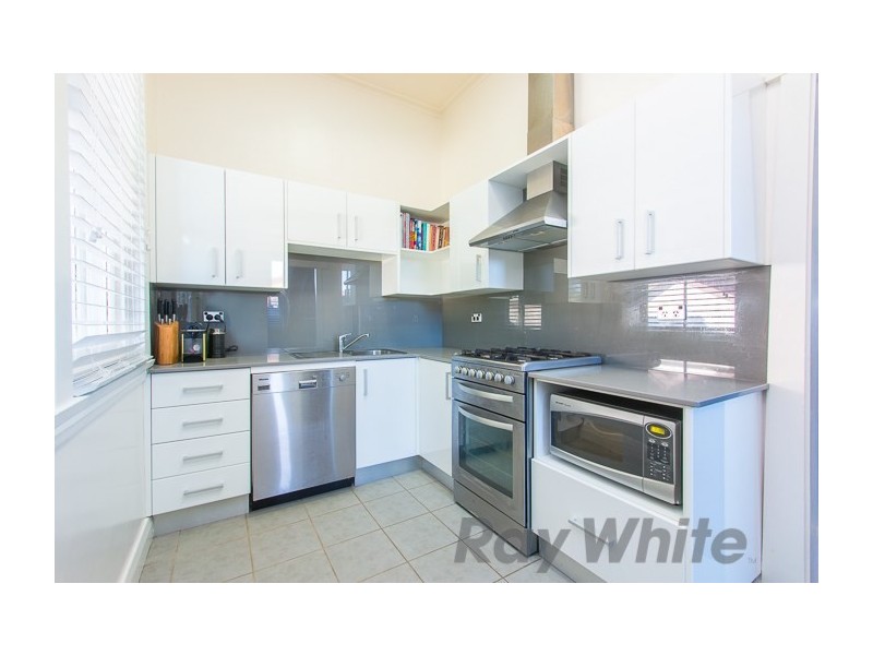 8 Kitchener Parade, Mayfield East NSW 2304