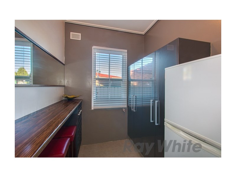 8 Kitchener Parade, Mayfield East NSW 2304