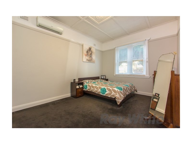 8 Kitchener Parade, Mayfield East NSW 2304