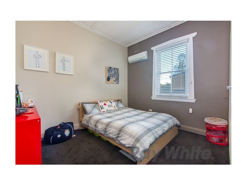 8 Kitchener Parade, Mayfield East NSW 2304