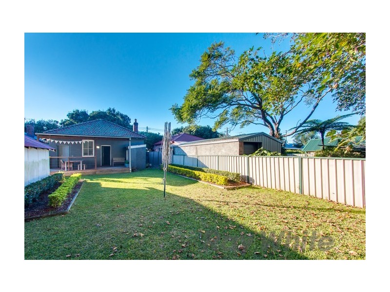 8 Kitchener Parade, Mayfield East NSW 2304