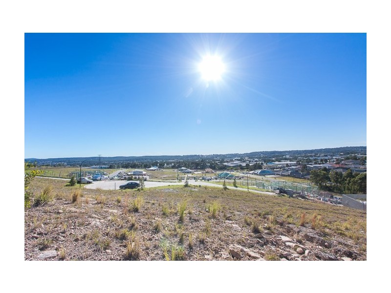 11 Kuraman Close, Macquarie Hills NSW 2285