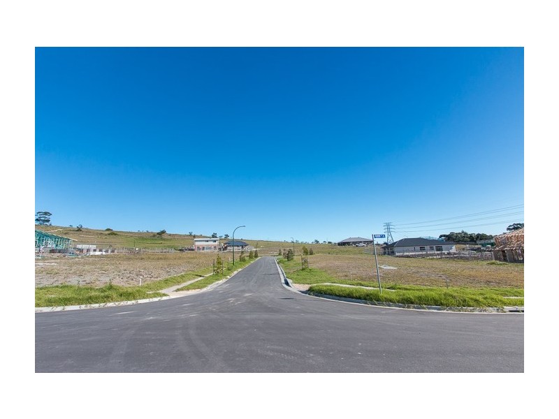 11 Kuraman Close, Macquarie Hills NSW 2285