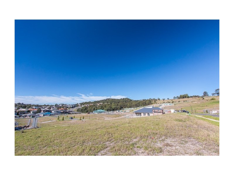 11 Kuraman Close, Macquarie Hills NSW 2285