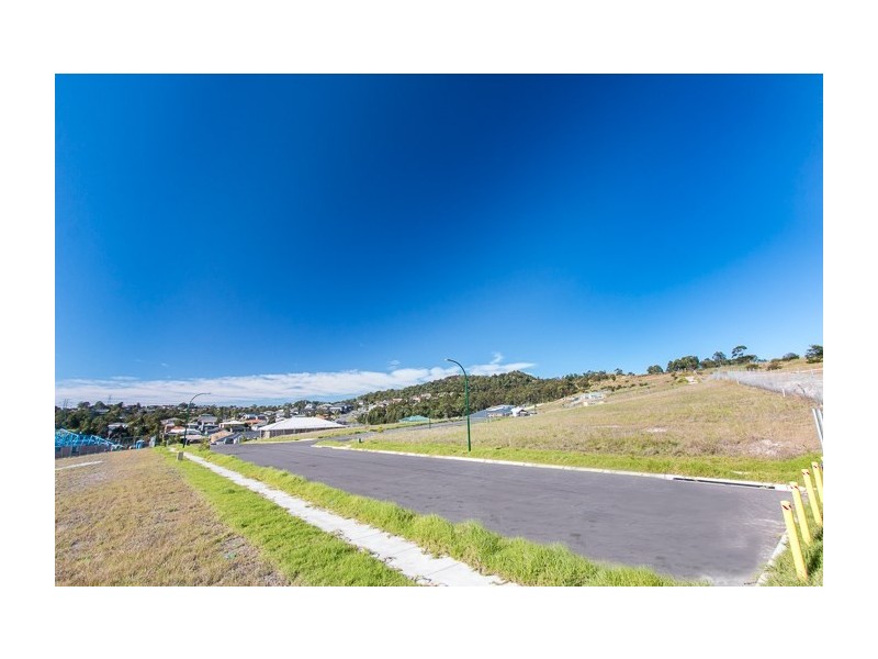 11 Kuraman Close, Macquarie Hills NSW 2285