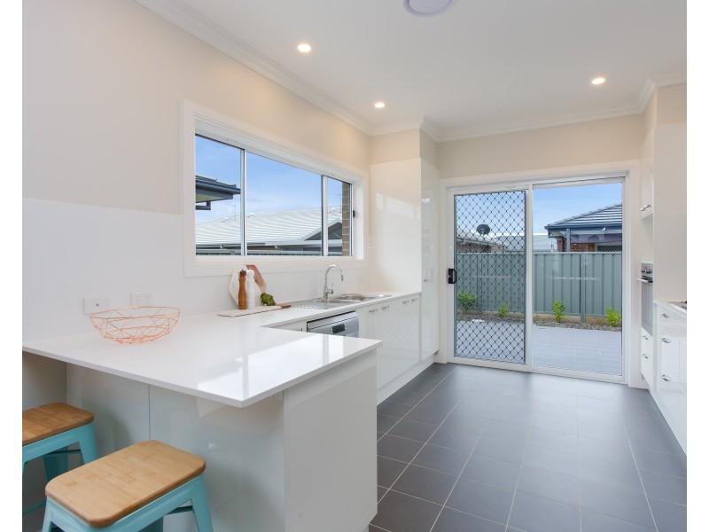 12 Cockatoo Court, Fullerton Cove NSW 2318