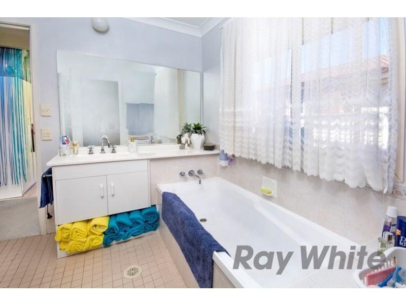 12 Finch Close, Cameron Park NSW 2285