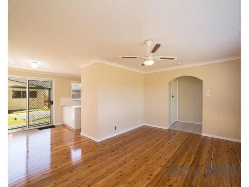 8 Renfrew Street, Edgeworth NSW 2285