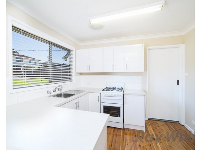 8 Renfrew Street, Edgeworth NSW 2285