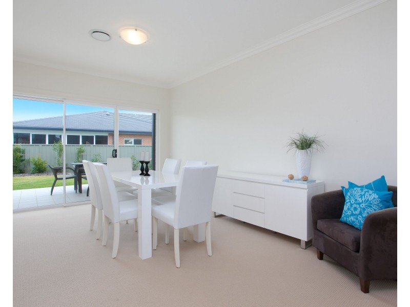 8 Cockatoo Court, Fullerton Cove NSW 2318