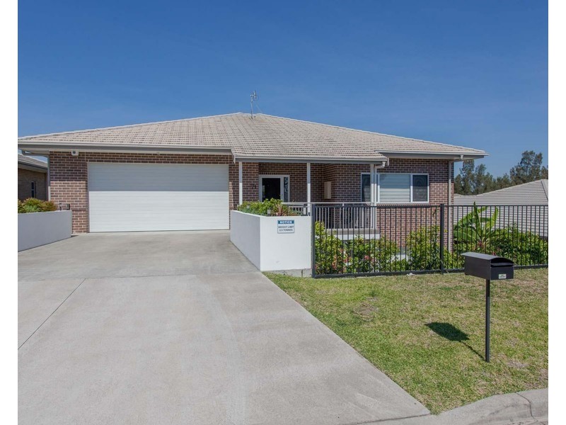 5/1 Whipbird Way, Fullerton Cove NSW 2318