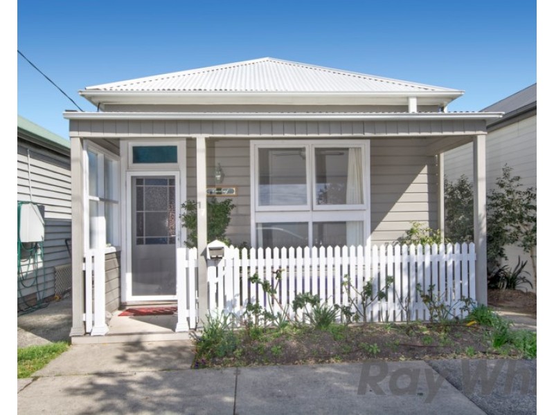 17 Young Street, Carrington NSW 2294