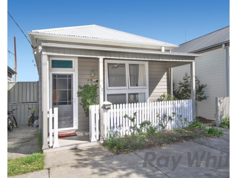 17 Young Street, Carrington NSW 2294