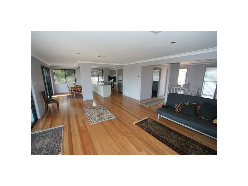 11 Winterlake Drive, Warners Bay NSW 2282