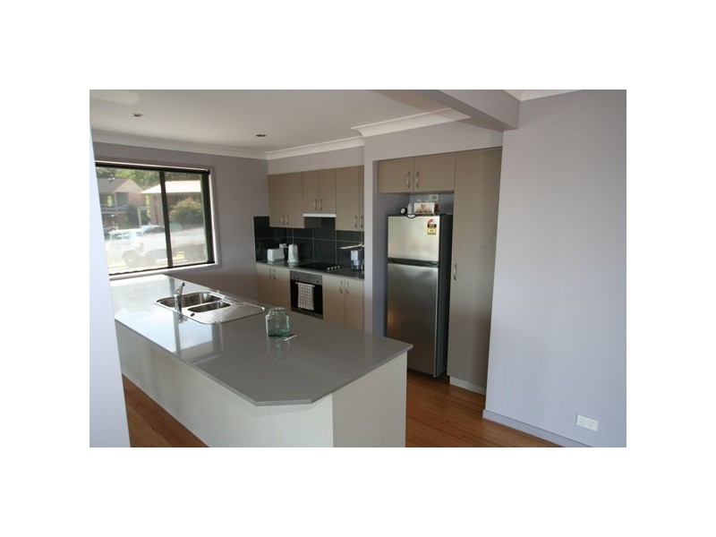 11 Winterlake Drive, Warners Bay NSW 2282