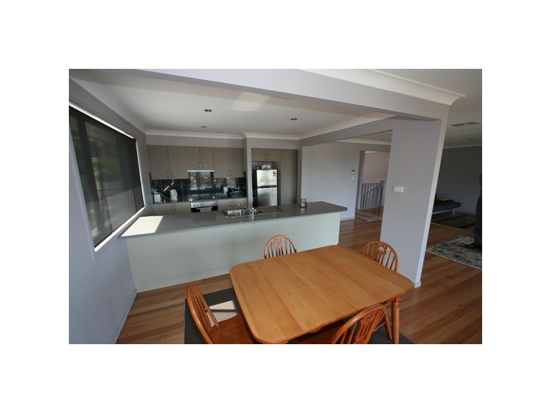 11 Winterlake Drive, Warners Bay NSW 2282