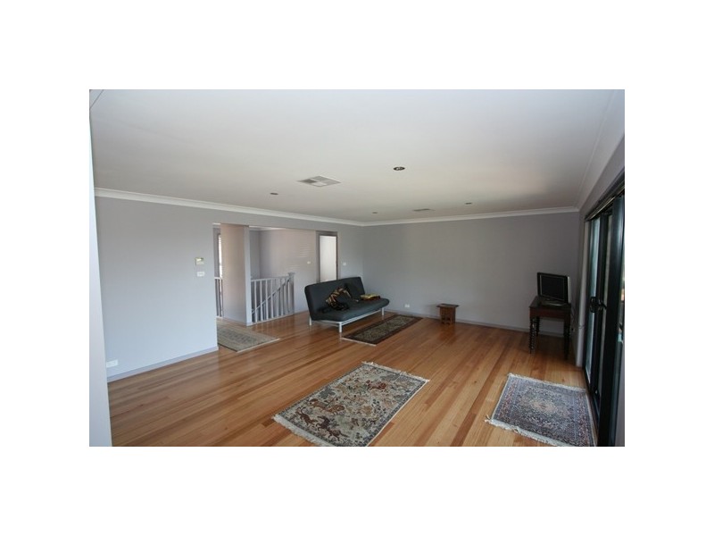 11 Winterlake Drive, Warners Bay NSW 2282