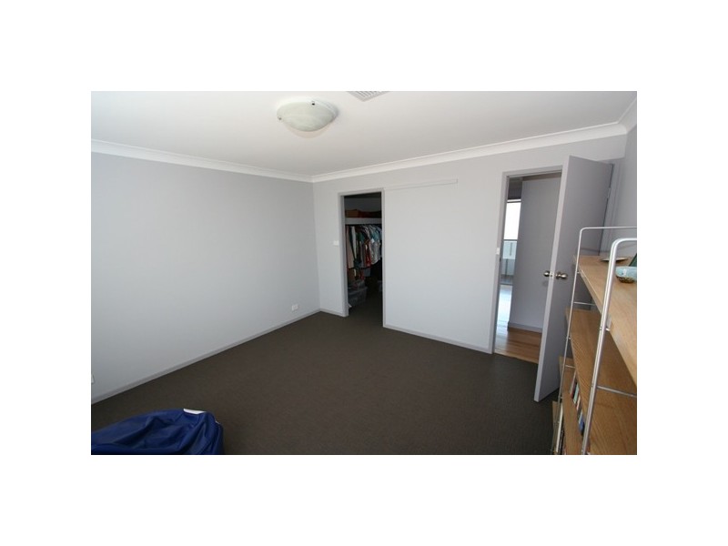 11 Winterlake Drive, Warners Bay NSW 2282