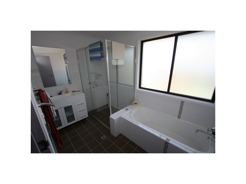 11 Winterlake Drive, Warners Bay NSW 2282