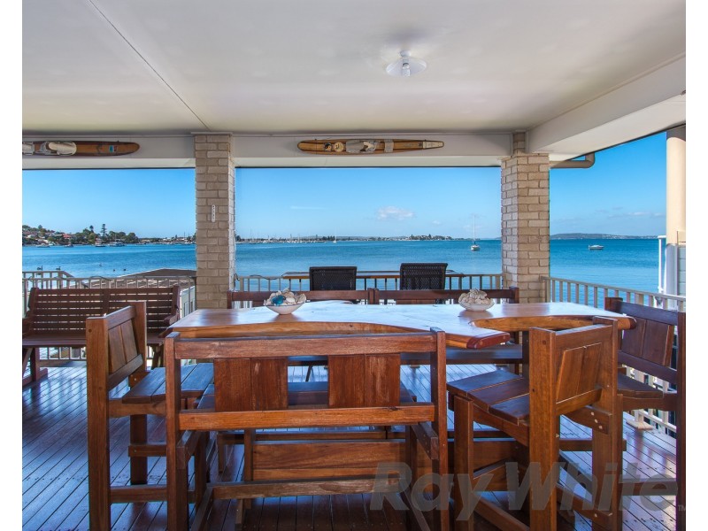 18 Ross Street, Belmont NSW 2280