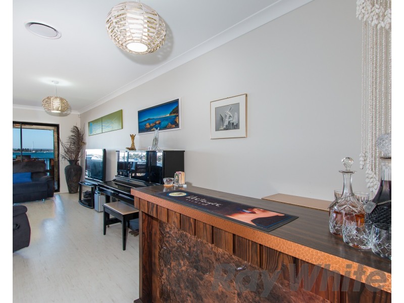 18 Ross Street, Belmont NSW 2280