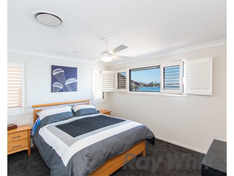 18 Ross Street, Belmont NSW 2280