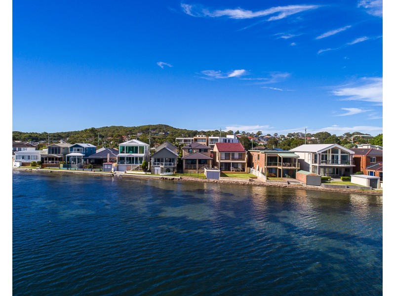 18 Ross Street, Belmont NSW 2280