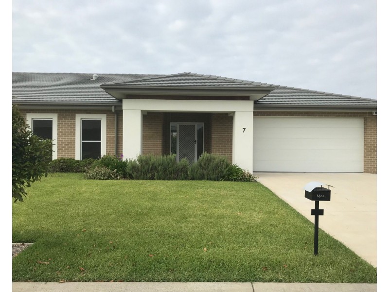 7 Heron Circuit, Fullerton Cove NSW 2318