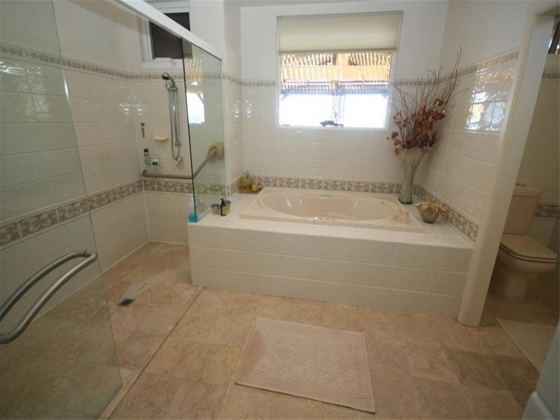 156 Ross Street, Belmont NSW 2280