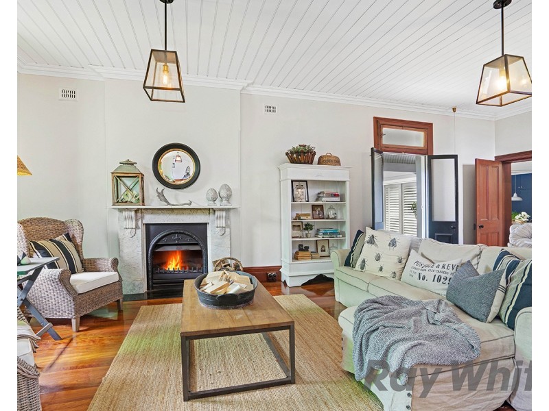 3 Buchanan Street, Hamilton NSW 2303