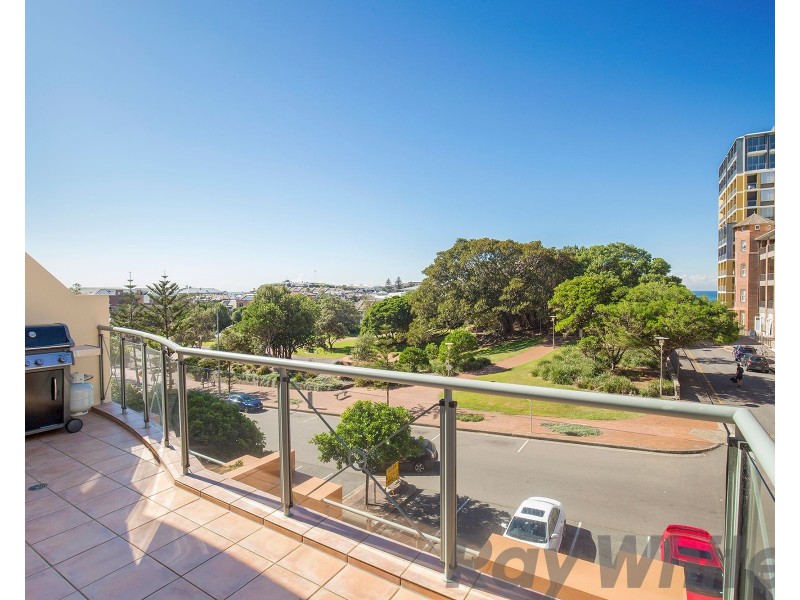 302/26 Pacific Street, Newcastle NSW 2300