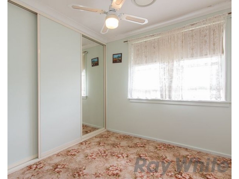 5 Pine Place, Gateshead NSW 2290