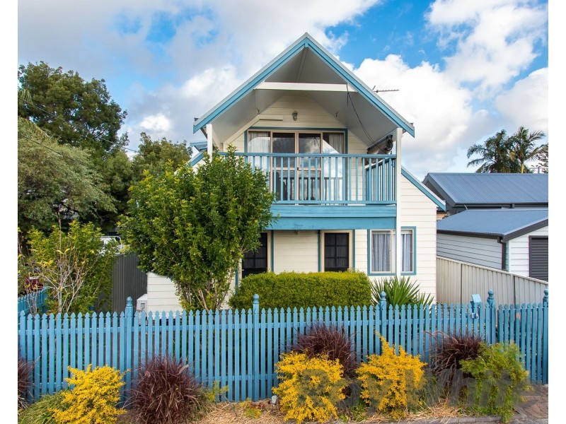 28 Robertson Street, Carrington NSW 2294